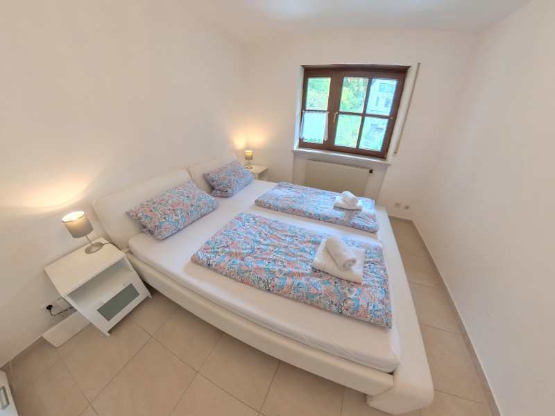 Schlafzimmer 1
